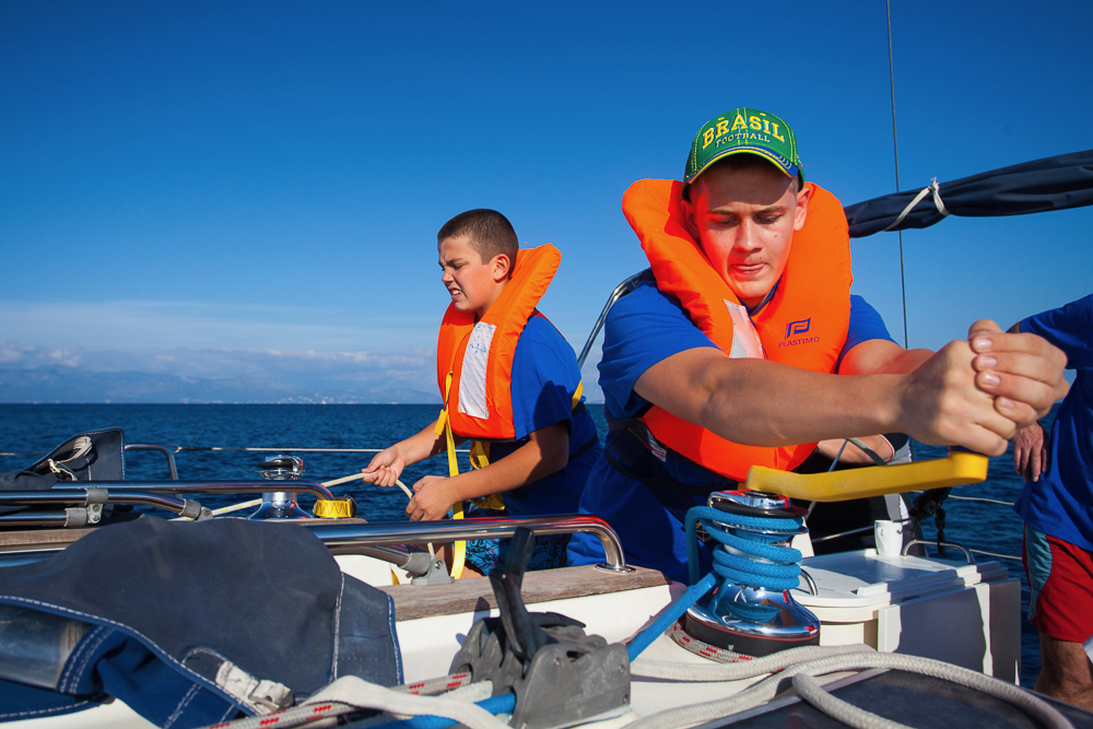 Купание у борта яхты в Ионическом море