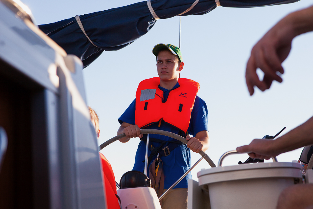 Капитанская вахта — юные мореходы за штурвалом