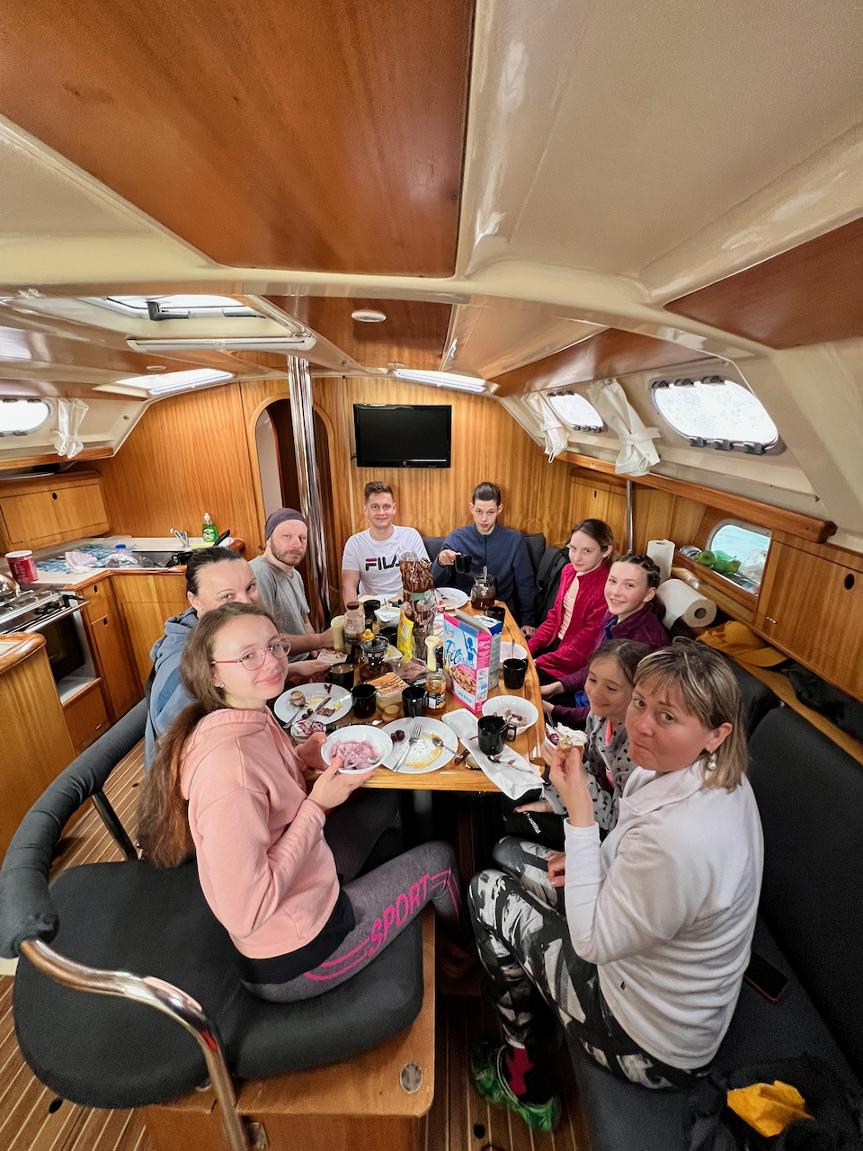 Вечер на якорной стоянке — морской лагерь Корфу